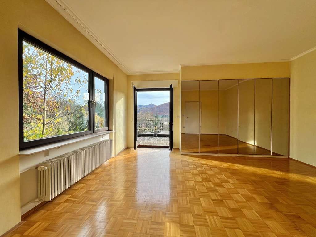 Immobilie in Lautertal - Wohntraum am Hang: Großzügiges Anwesen mit Blick ins Grüne - Bild 3