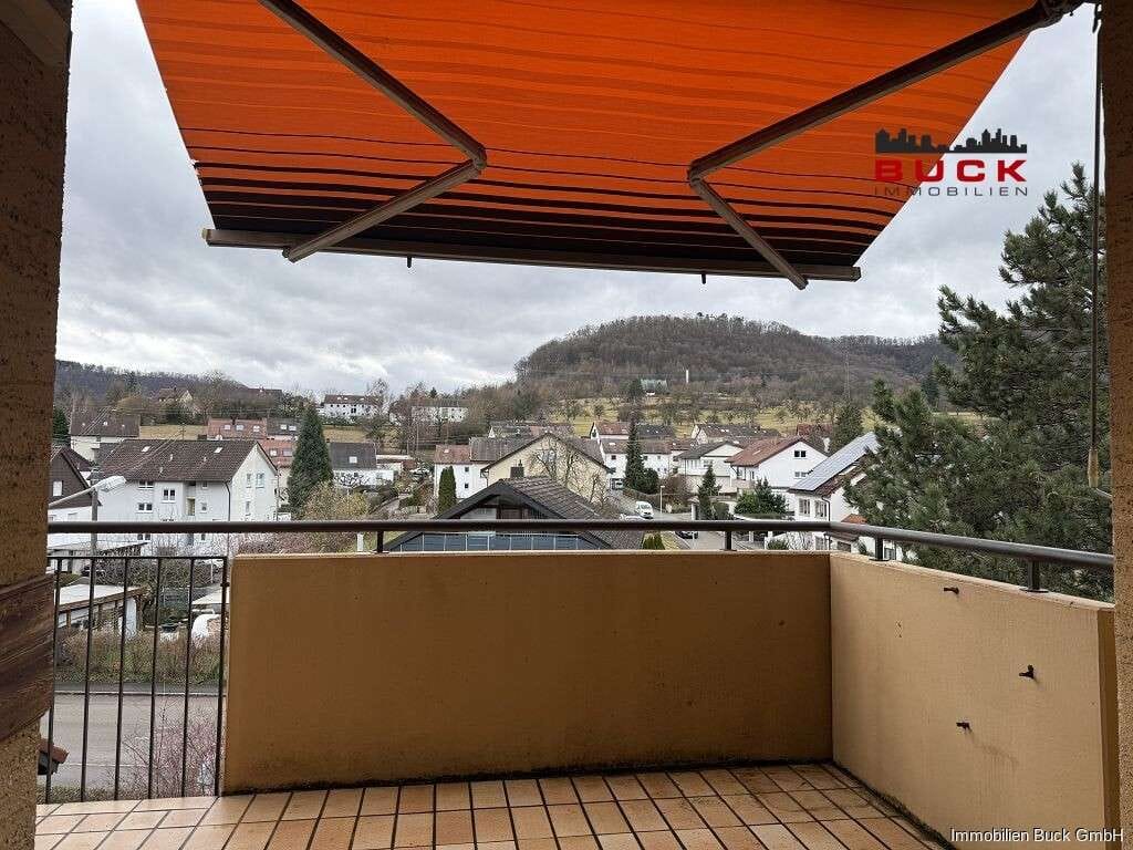Immobilie in Geislingen an der Steige - Helle und gut geschnittene 2-Zimmerwohnung mit Balkon und TG-Stellplatz zum Kauf gesucht? - Bild 1