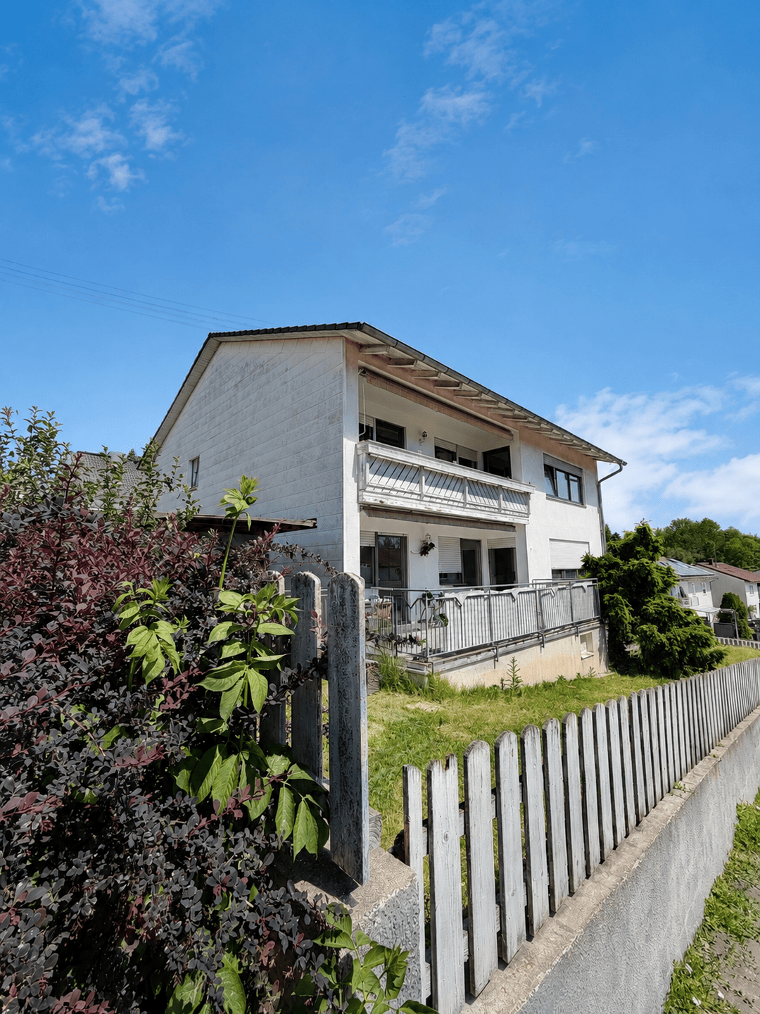 Immobilie in Reichertshofen - Großzügiges Mehrfamilienaus / Zweifamilienhaus mit zusätzlichem ausgebautem Untergeschoss und Entwicklungspotenzial in Reichertshofen - Bild 0