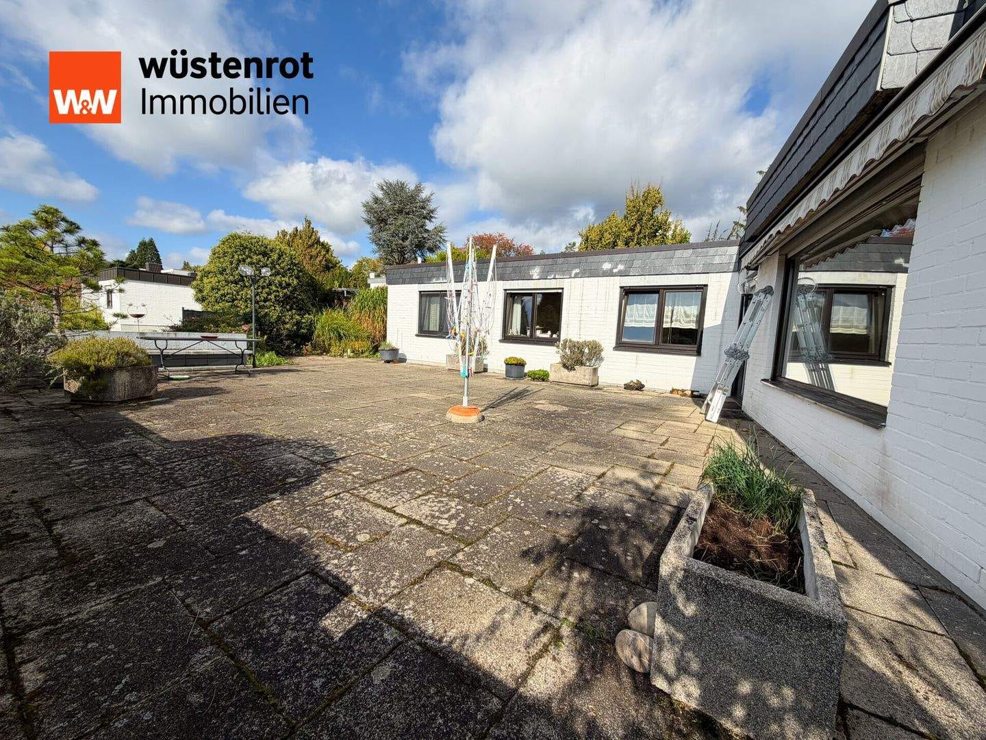 Immobilie in Dittelbrunn - Exklusiver Bungalow mit Einliegerwohnung im Architektenstil - Bild 2