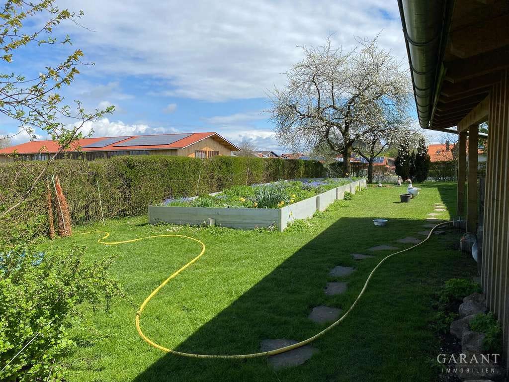 Immobilie in Kirchanschöring - Zweifamilienhaus mit viel Potenzial  -  Endlich Platz für Garten, Tiere und Ihre Wohnträume! - Bild 2