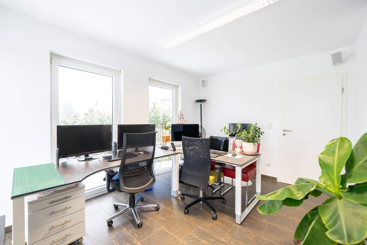 Immobilie in Neustadt bei Coburg - Großzügiges Architektenhaus mit Ausblick! + Doppelgarage + Sauna + Terrasse + Einbauküche! - Bild 2