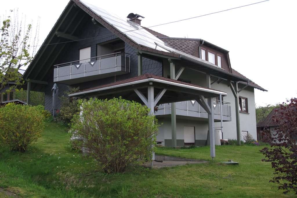 Immobilie in Laubach - MFH mit unverbaubarem Blick im Grünen, Pelletheizung & PV-Anlage, provisionsfrei - Bild 3