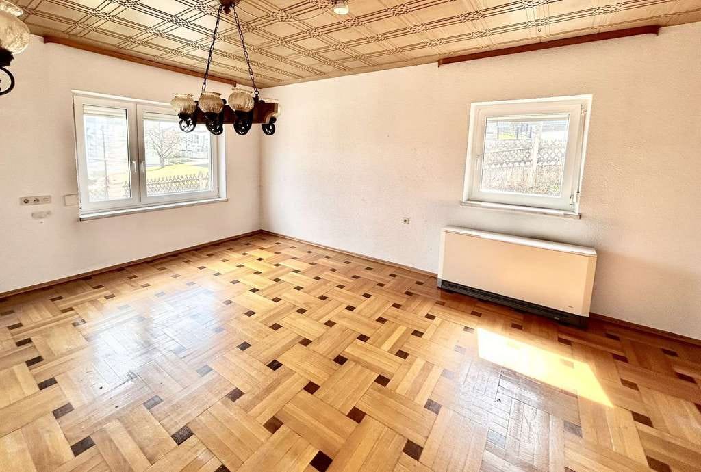 Immobilie in Erbendorf - PROVISIONSFREI: Gemütliches Haus mit Altbaucharme, großem Garten, Garage & Nebengebäuden - Bild 1
