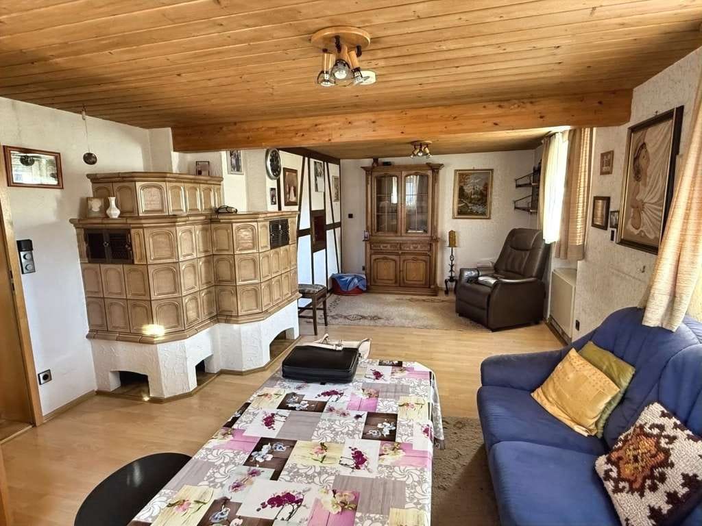 Immobilie in Stetten am kalten Markt - Ein-bis Zweifamilienhaus mit 2 Garagen + großem Garten in toller Lage - Bild 1