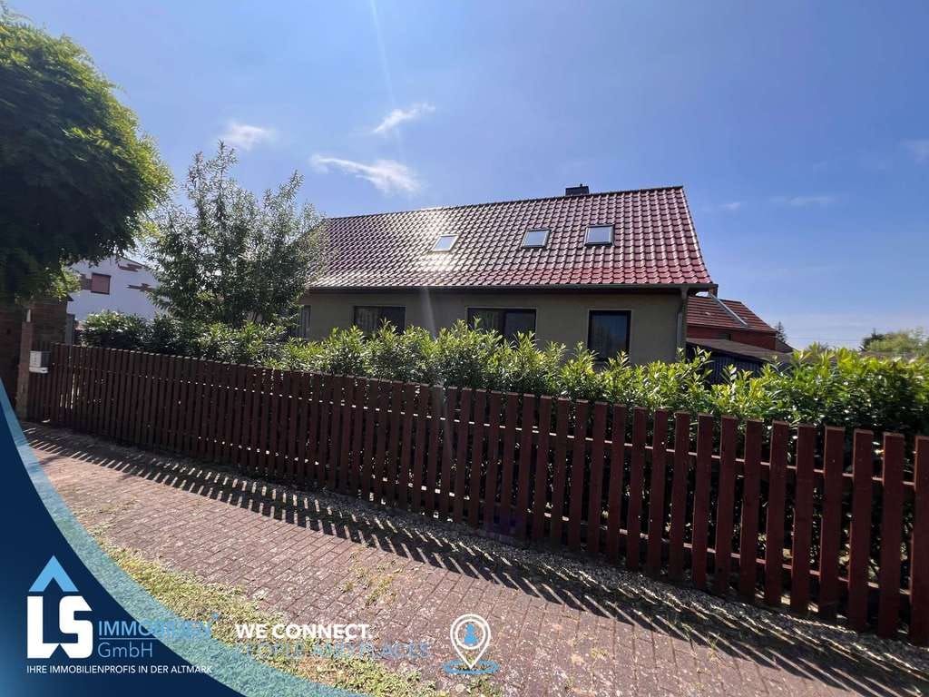 Immobilie in Tangerhütte - Modernisiertes Haus wartet auf seinen letzten Schliff. Großzügiges Haus in Weißewarte - Bild 1