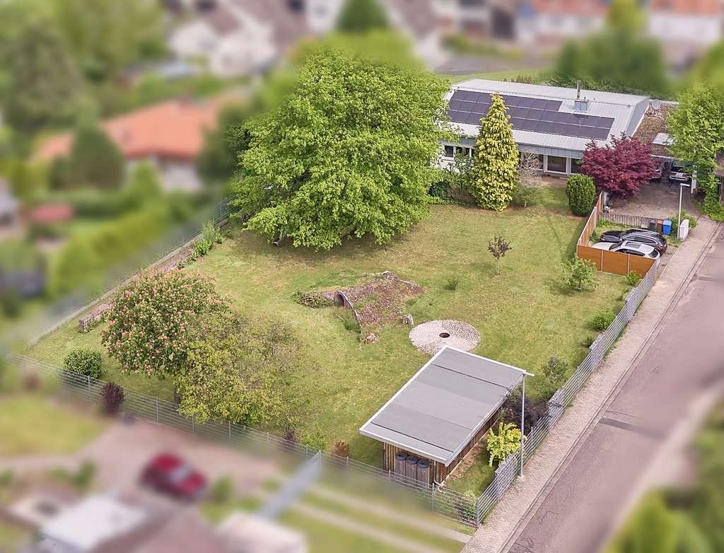 Immobilie in Eppenbrunn - ++ Außergewöhnliches, freistehendes & helles Architektenhaus in ruhiger, idyllischer Wohnlage ! ++ - Bild 1