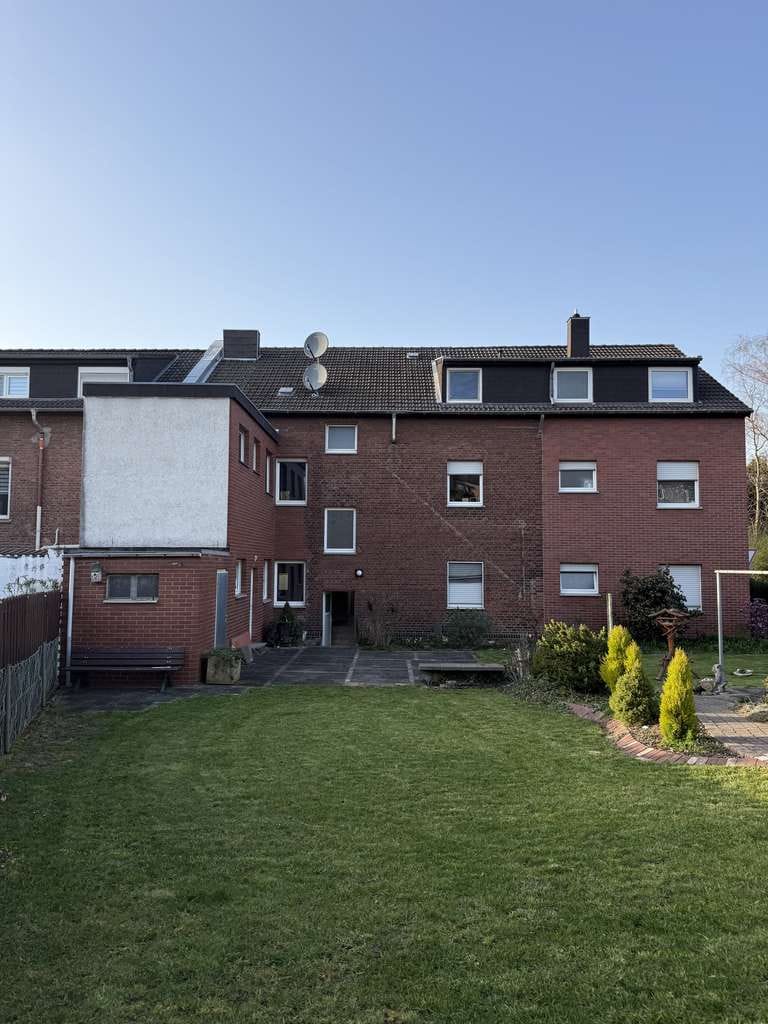 Immobilie in Herzogenrath - Attraktives Mehrfamilienhaus mit 7 Wohneinheiten+5 Garagen+Außenanlage+gute Lage von Herzogenrath+ - Bild 2
