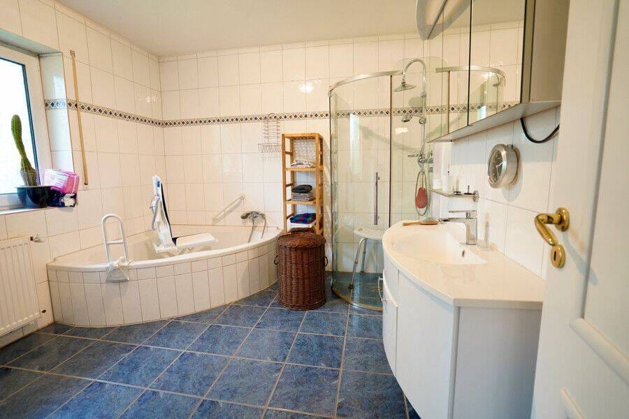 Immobilie in Hepstedt - Gemütliches Einfamilienhaus mit Kamin, Terrasse und viel Potenzial in ruhiger Lage - Bild 2