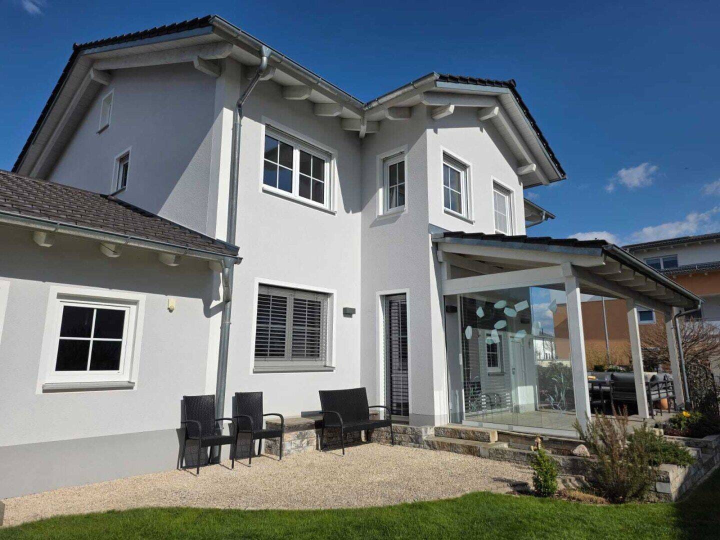 Immobilie in Langerringen - Stilvolles Einfamilienhaus in ruhiger Siedlungslage  mit hochwertiger Ausstattung und durchdachter Smart-Home-Technik - Bild 1