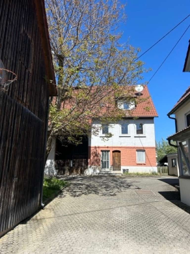 Immobilie in Pliezhausen - Sanierungsobjekt oder traumhaftes Baugrundstück in ruhiger Zentrumslage - Bild 1