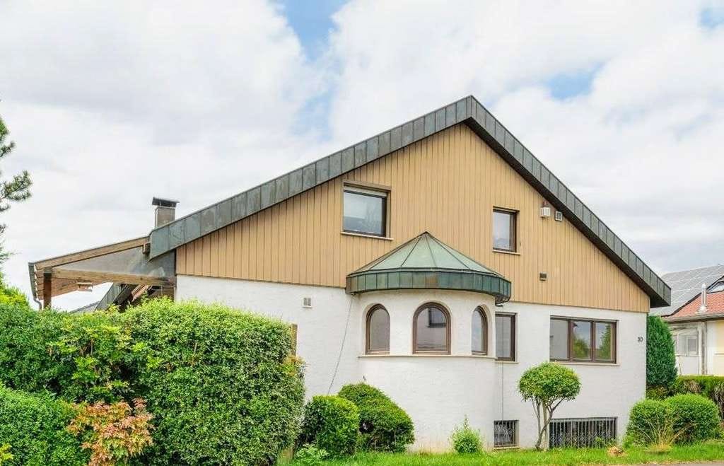 Immobilie in Bönnigheim - Repräsentatives 2-Familienhaus mit Ausbaupotential in begehrter Wohnlage - Bild 0