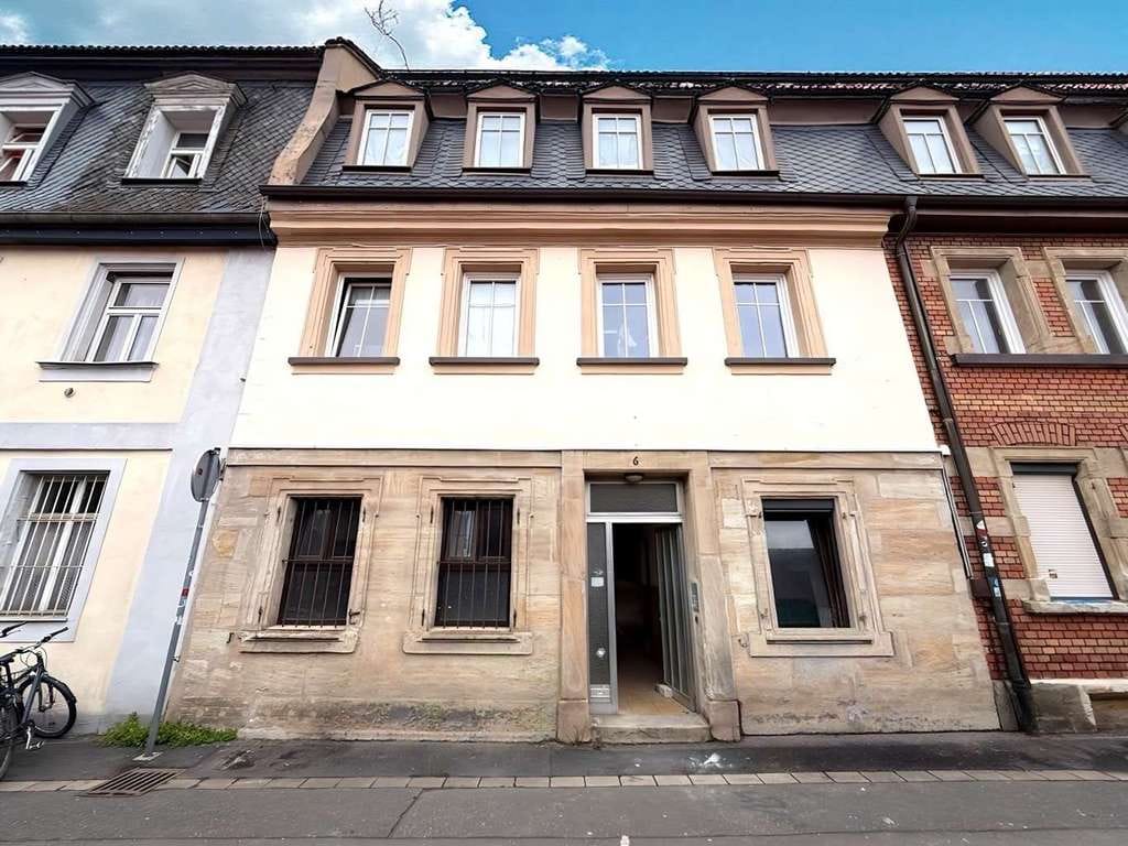 Immobilie in Erlangen - 2-Zimmer-Altbauwohnung in Top-Innenstadtlage Erlangen – stabile Kapitalanlage - Bild 0