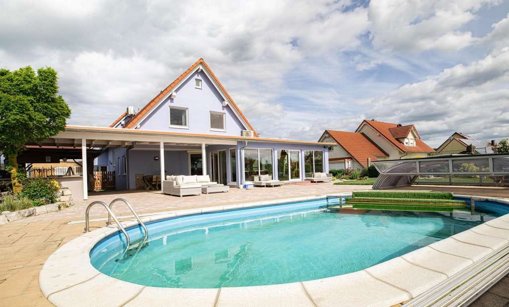 Immobilie in Steinsfeld - Wohnen, wo andere Urlaub machen – mit Pool, Wintergarten und unverbaubarem Weitblick - Bild 4