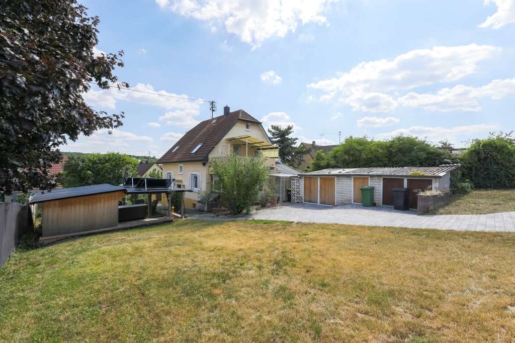 Immobilie in Knittlingen - Freistehendes Einfamilienhaus mit Wintergarten, großem Grundstück und historischem Charme! - Bild 1