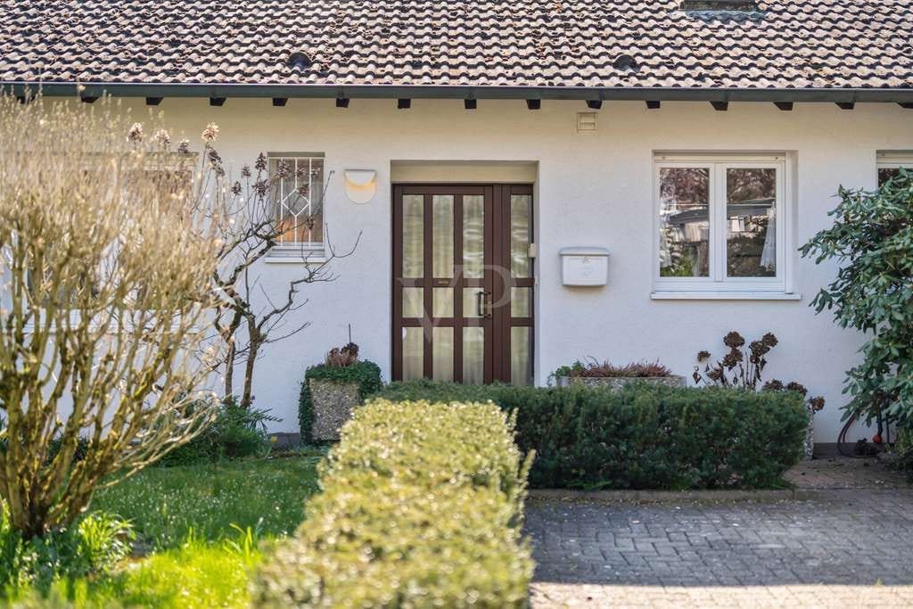 Immobilie in Umkirch - Bezugsfreie Doppelhaushälfte in Umkirch, großer Garten, Garage, Carport etc. - Bild 2