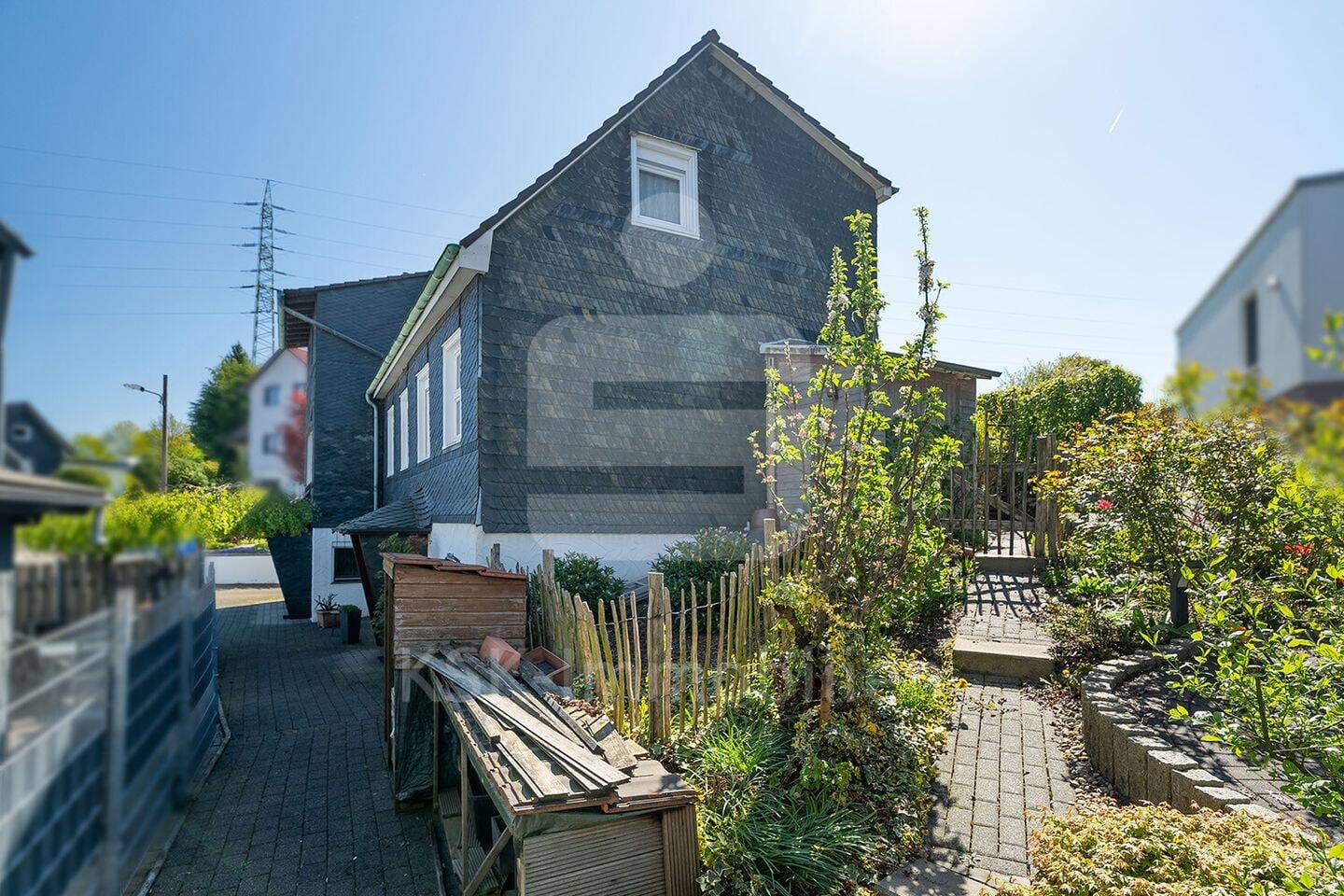 Immobilie in Wermelskirchen - Ansprechendes Ein-/Zweifamilienhaus in bevorzugter Stadtrandlage von Wermelskirchen. - Bild 2