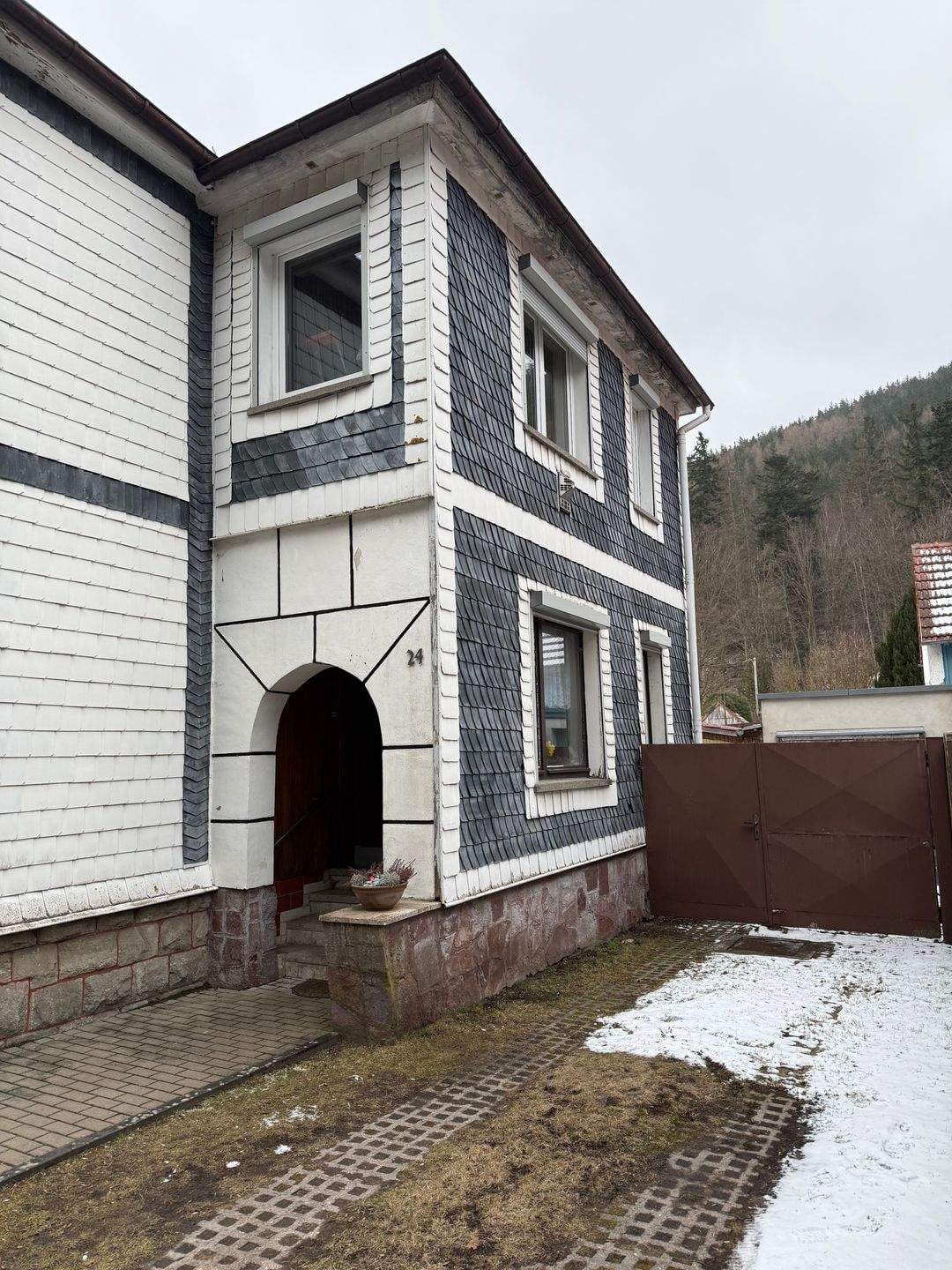 Immobilie in Luisenthal - Doppelhaushälfte mit Charakter & Potenzial - Raum für Ideen und neue Wohnkonzepte - Bild 3