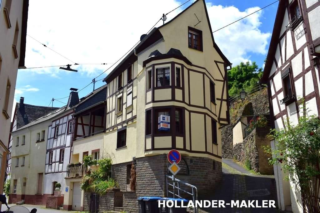Immobilie in Briedel - Schönes Fachwerkhaus mit kleiner Terrasse im Herzen von Briedel - Bild 0