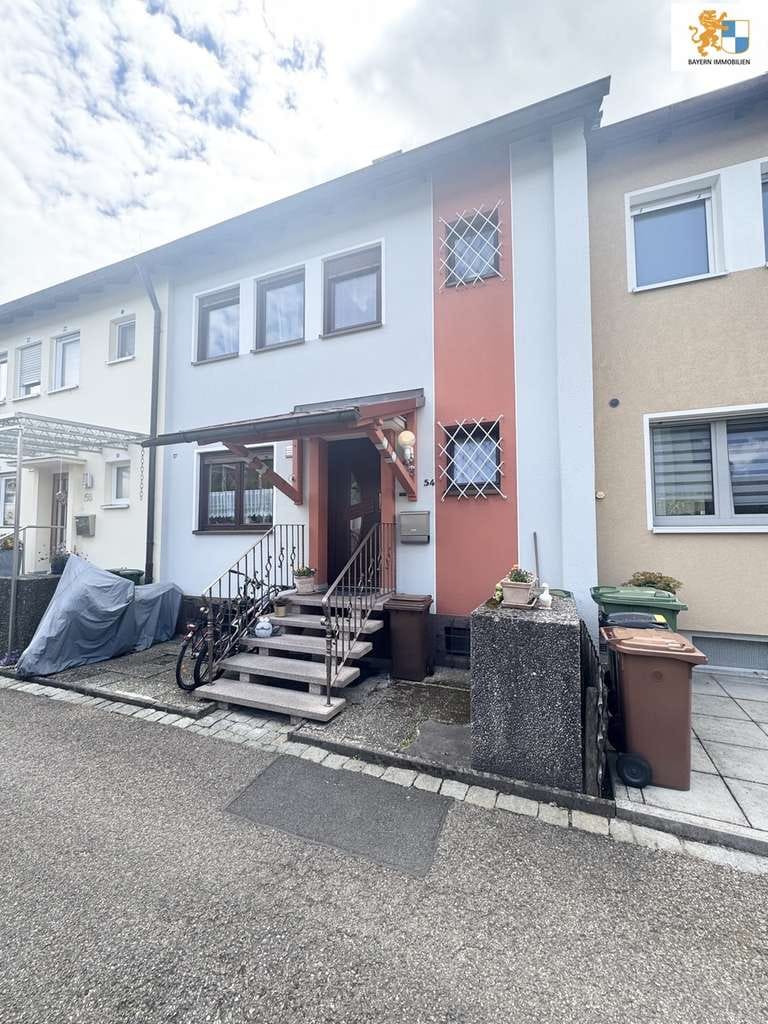Immobilie in Feucht - Attraktives Reihenmittelhaus mit ausgebautem Studio, Kachelofen und liebevoll angelegtem Garten - Bild 1