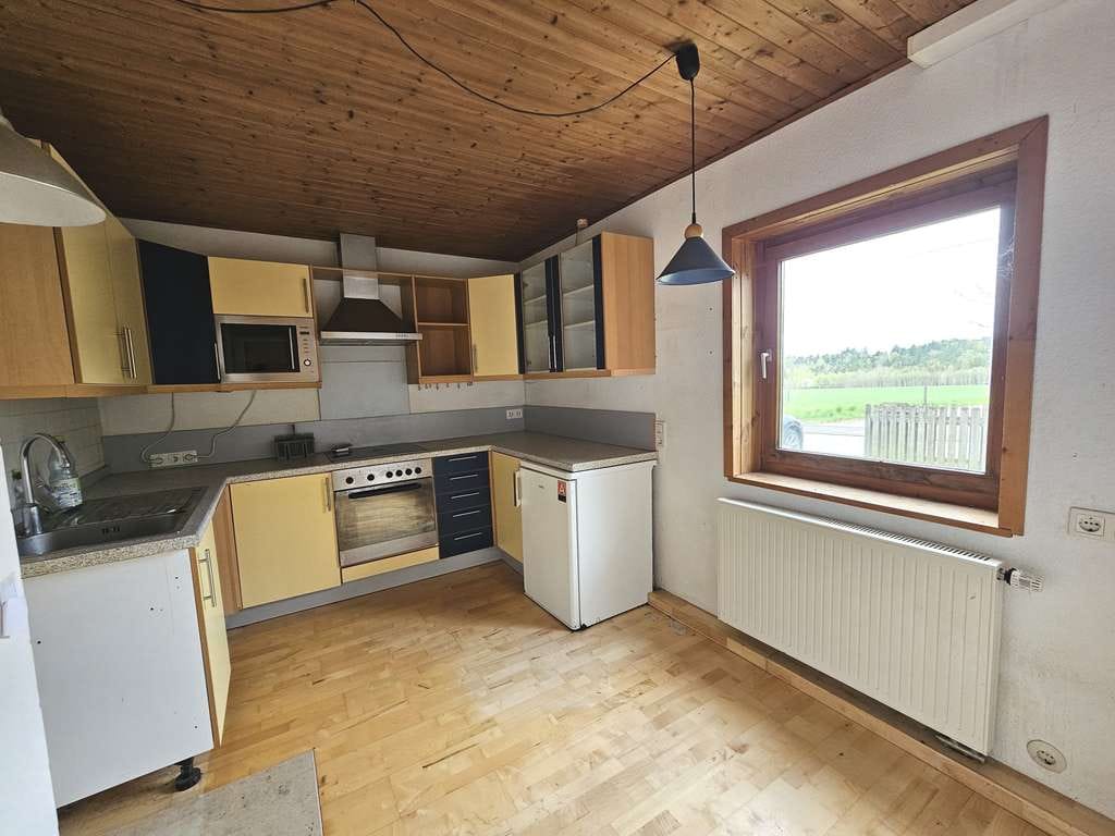 Immobilie in Denkendorf - Einfamilienhaus-Idylle mit
großem Garten im Grünen - Bild 2