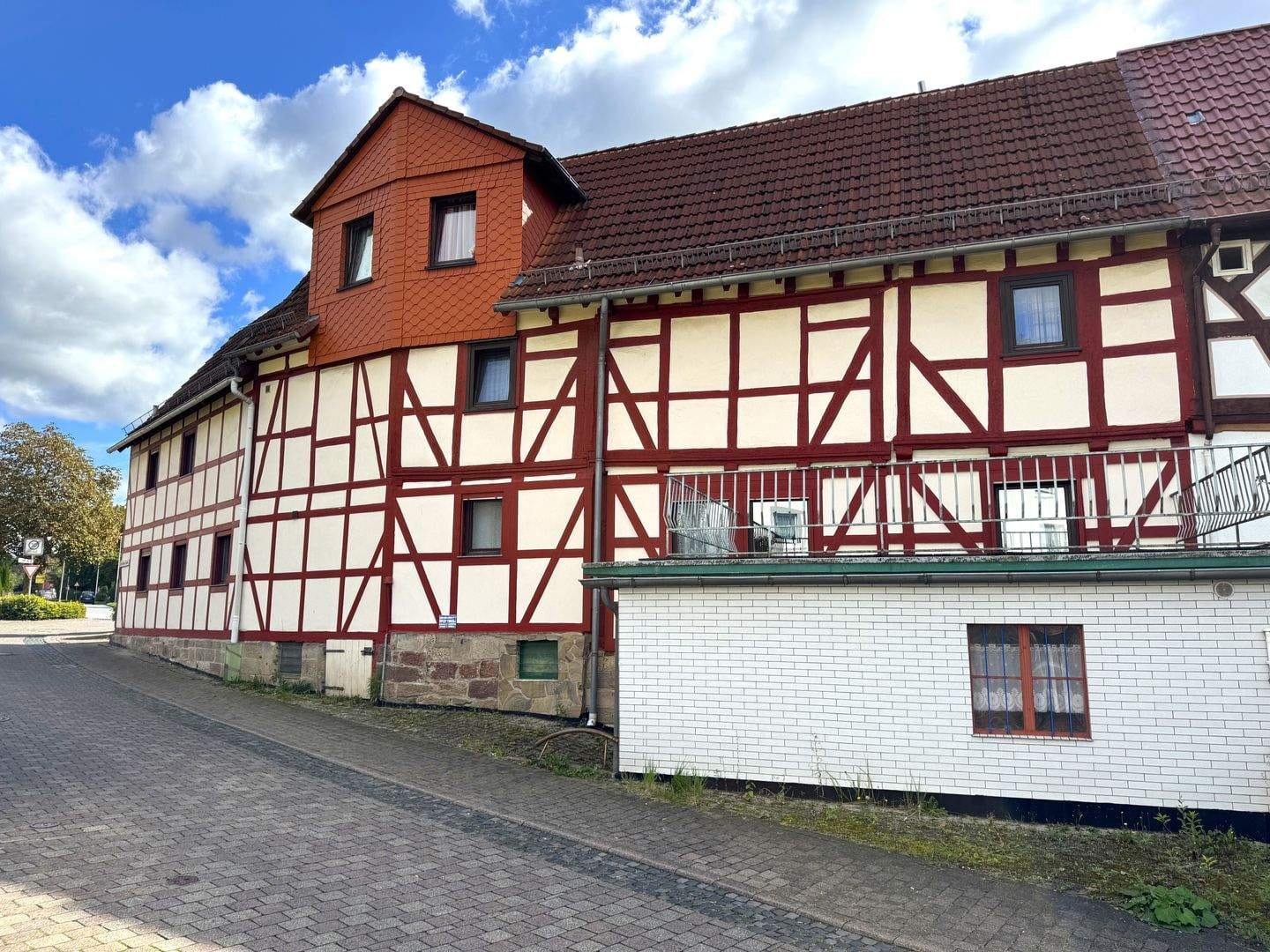 Immobilie in Helsa - Wohnen mit Fachwerkhaus-Charme im schönen Helsa - Bild 0