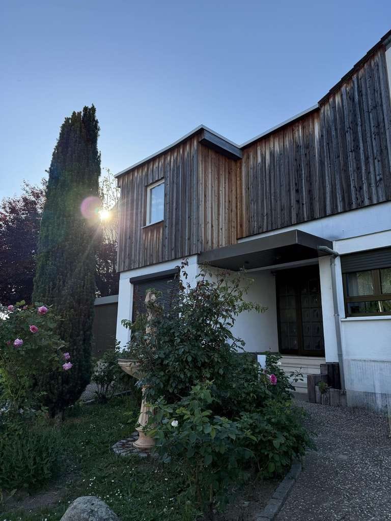 Immobilie in Nieder-Olm - Freistehendes, vielseitig nutzbares Zweifamilienhaus mit großem Garten - Bild 0