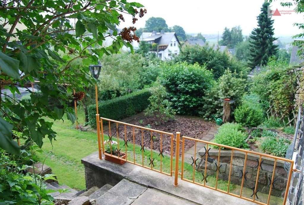 Immobilie in Reinsdorf - Reinsdorf bei Zwickau: Gepflegtes Einfamilienhaus mit Keller, Garage, Garten & Waldnähe – 3 Zimmer - Bild 2