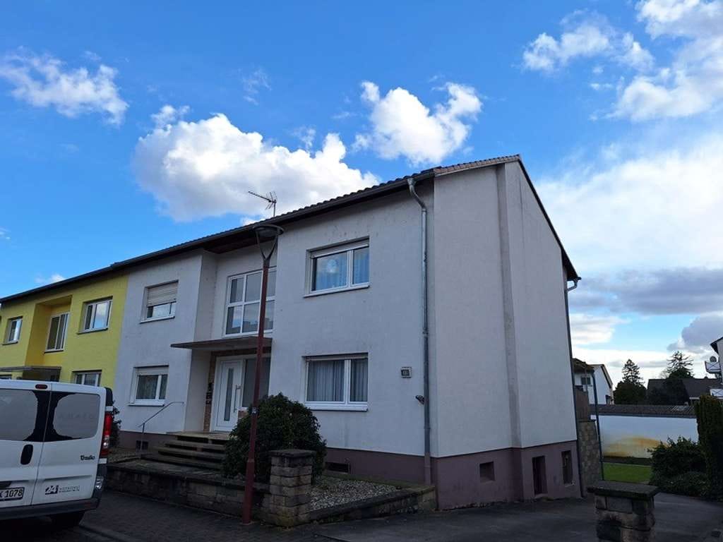 Immobilie in Philippsburg - 2-Fam.-Haus mit zusätzlich ausgebautem Dachgeschoss in sehr schöner Wohnlage von Philippsburg - Bild 0