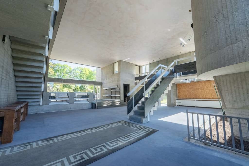 Immobilie in Hachenburg - Exklusive Bauhaus-Villa in außergewöhnlicher Betonarchitektur und Blick auf das Schloss - Bild 2