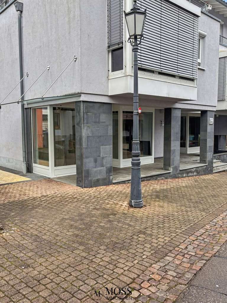Immobilie in Badenweiler - Ortskern von Badenweiler: Gewerbefläche mit hoher Sichtbarkeit und möglicher Wohnumnutzung - Bild 0