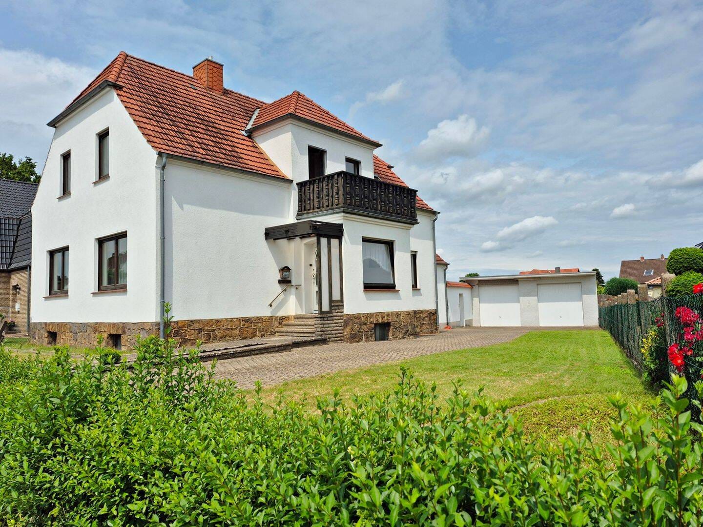 Immobilie in Lübbecke - Attraktives, großes 1-2 Familienhaus mit Wintergarten 
in ruhiger Lage von Lübbecke - Bild 2