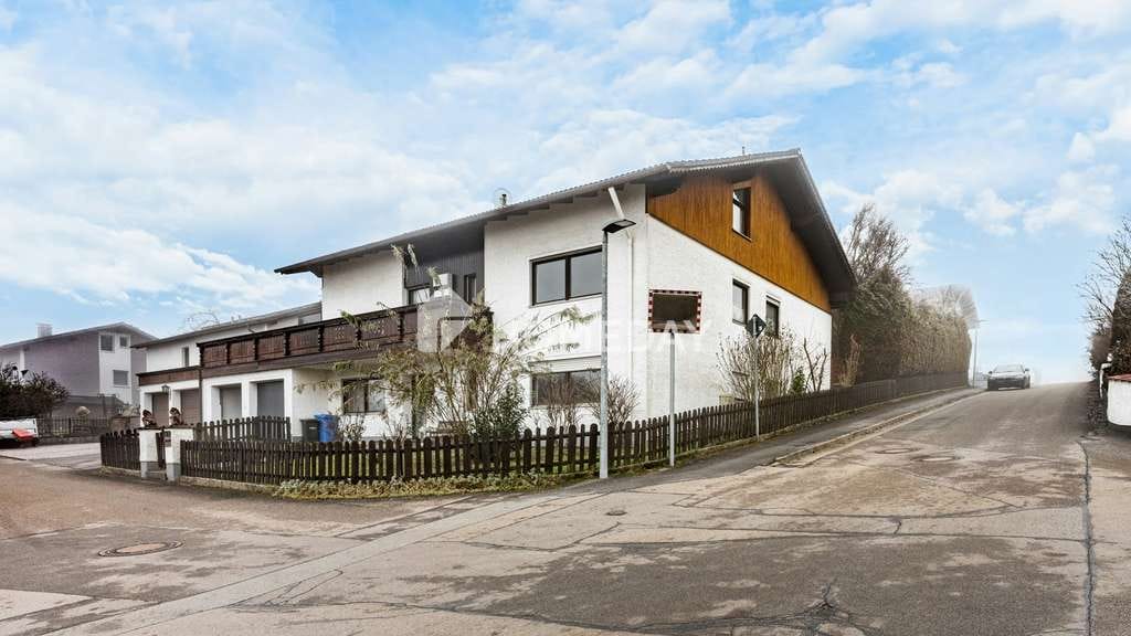 Immobilie in Kößlarn - Großzügiges Zweifamilienhaus mit Kamin, Garten und Ausbaureserve - Bild 2