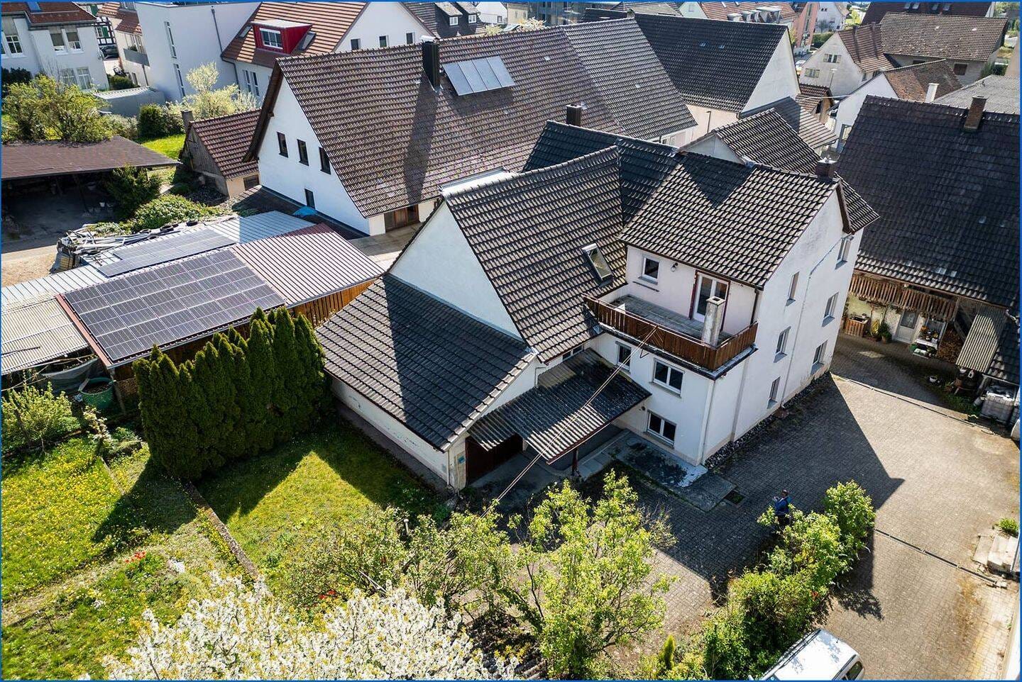 Immobilie in Steißlingen - Steisslingen: Einfamilienhaus m. schönem, großem Bau-Grundstück (knapp 1000 qm) u. viel Nutzfläche! - Bild 1