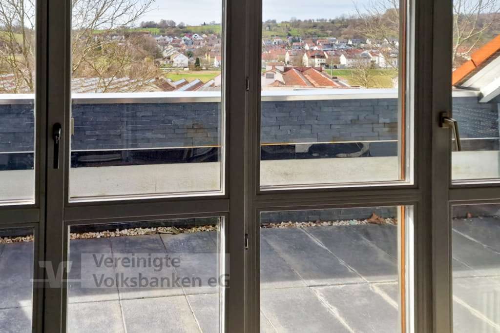 Immobilie in Wannweil - Geräumige 5/6 Zimmer-DG-Wohnung in Wannweil mit 2 Garagen! - Bild 2