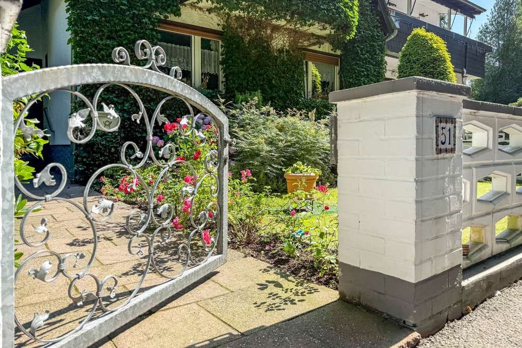 Immobilie in Rösrath - Ihr Traumprojekt vor den Toren Kölns - Freistehendes Einfamilienhaus mit Perspektive - Bild 2