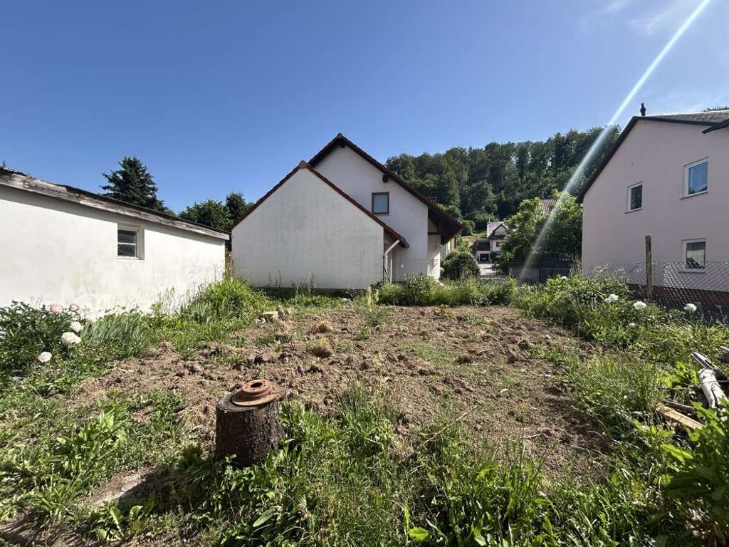 Immobilie in Obernburg am Main - Platz für zwei Familien ... Freistehendes 2-FH in ruhiger Wohnlage! - Bild 2