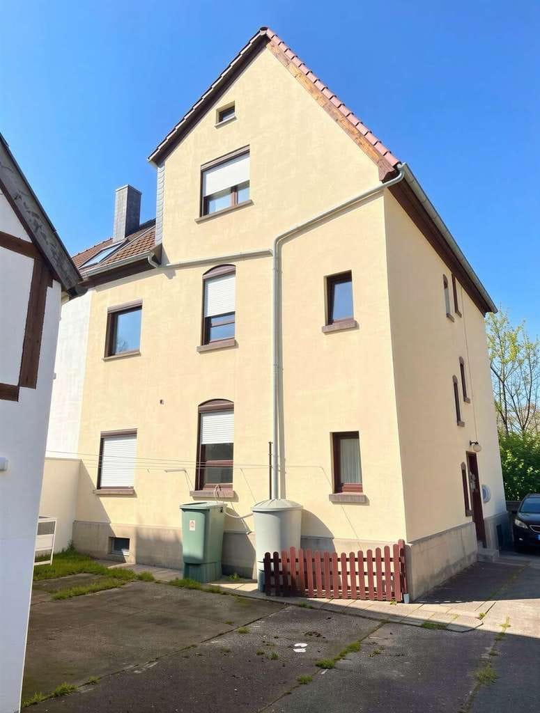 Immobilie in Sarstedt - Renovierungsbedürftiges Zweifamilienhaus in Sarstedt - Bild 1