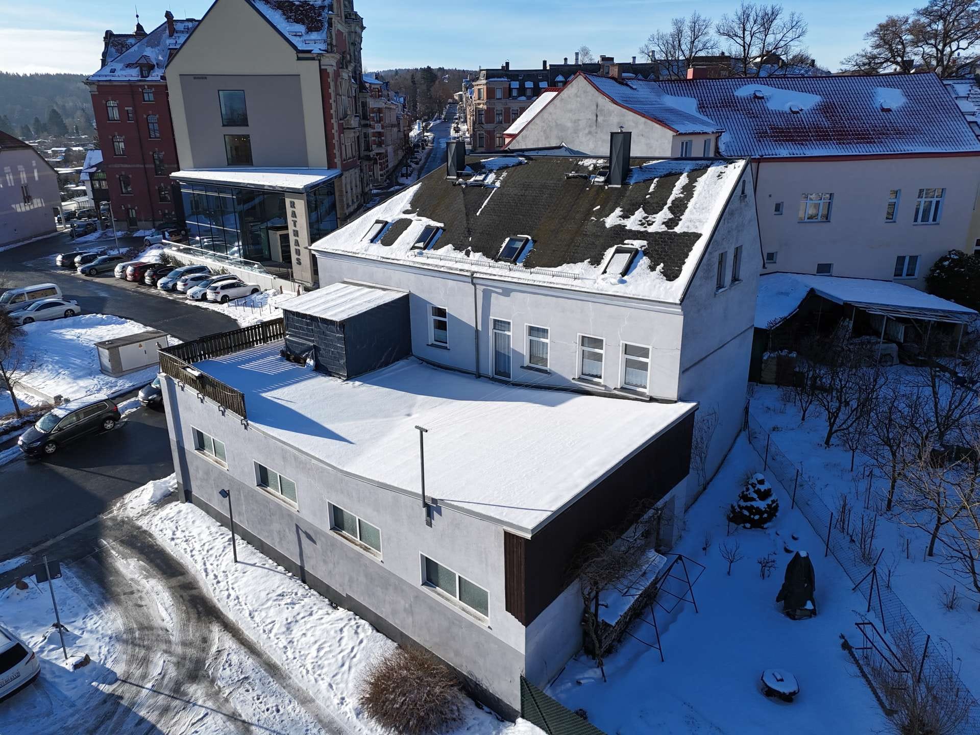Immobilie in Falkenstein/Vogtland - Viel Platz für Familie & Handwerk – Haus mit Halle in Falkenstein - Bild 1