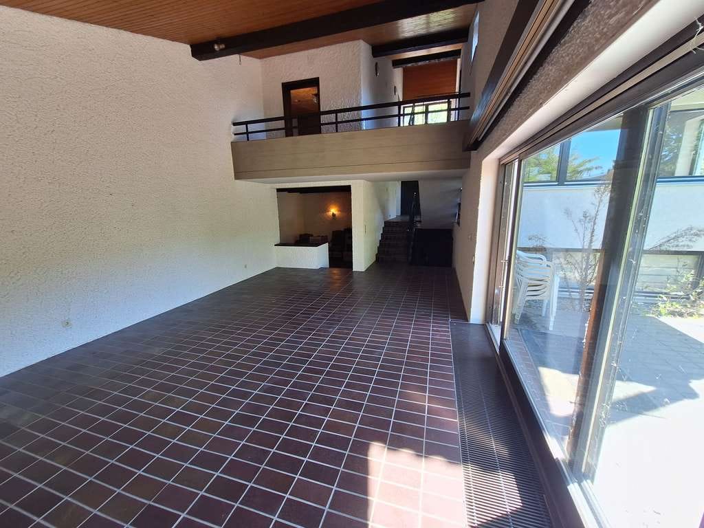 Immobilie in Großniedesheim - Einzigartiges Einfamilienhaus mit Charme und Potenzial im Ulmenweg 8, 67259 Großniedesheim - Bild 1