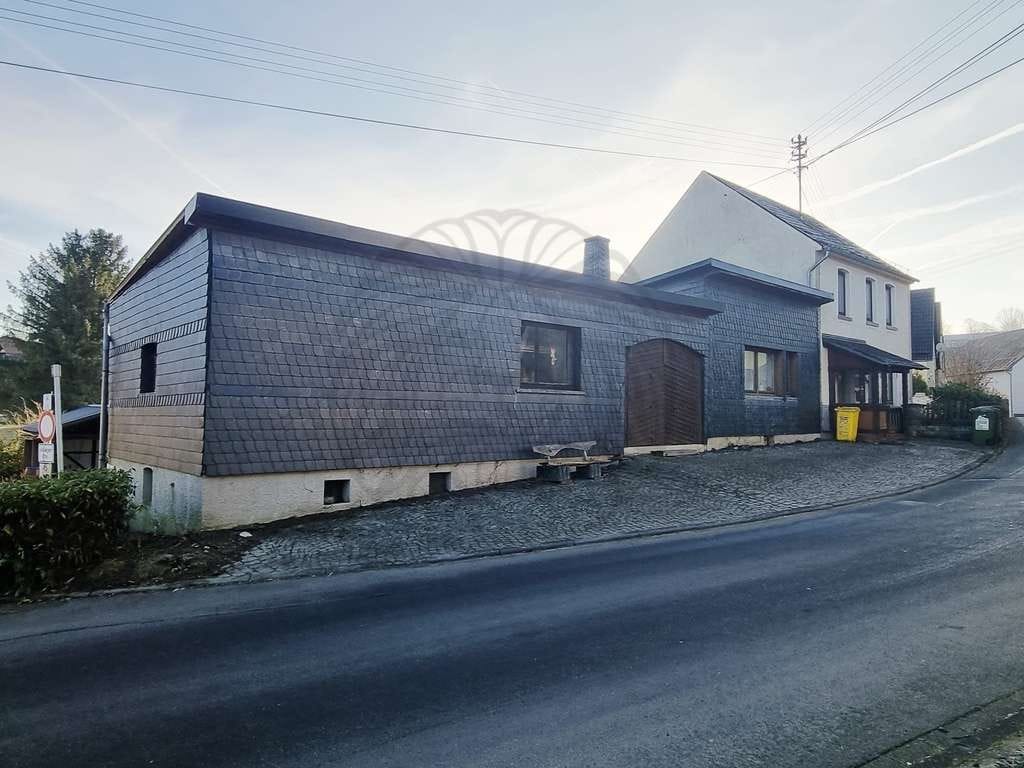 Immobilie in Borod - Borod: -für Handwerker- renovierungsbedürftiges Einfamilienhaus mit Werkstatt und Garagen - Bild 2