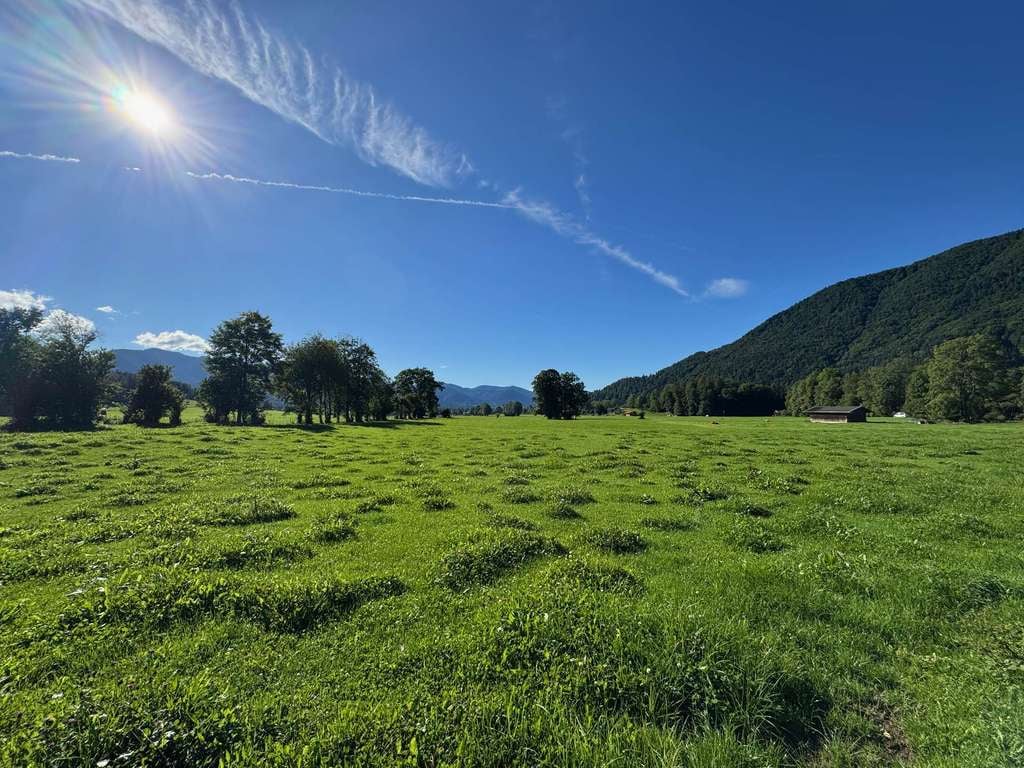 Immobilie in Rottach-Egern - Ruhe, Sonne, Privatsphäre – Baugrundstück in bester Lage von Rottach-Egern - Bild 1