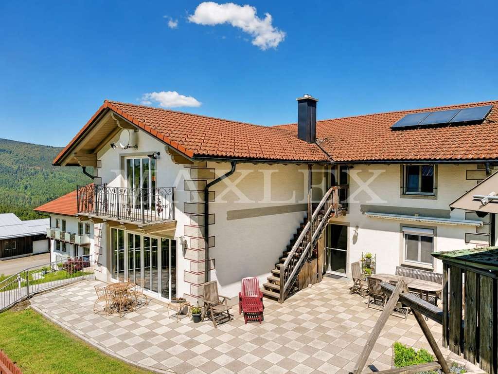 Immobilie in Mauth - Wohnen im Bayerischen Wald – Hochwertiges Zweifamilienhaus - Bild 0