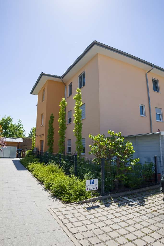 Immobilie in Langweid am Lech - Exklusive Gartenwohnung mit hochwertiger Ausstattung & 2 TG-Stellplätzen - Bild 2