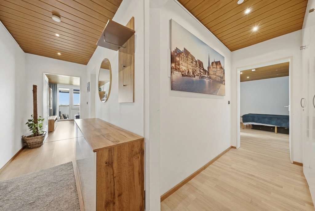 Immobilie in Haar - Über den Dächern von Haar - helle 2-Zimmer-Wohnung für Jung & Alt mit Lift und Alpenblick! - Bild 1