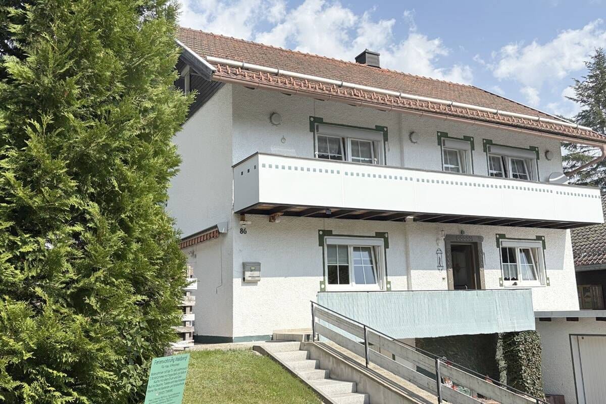 Immobilie in Bayerisch Eisenstein - Gepflegtes Zweifamilienhaus in herrlicher Waldrandlage in Bayerisch Eisenstein - Bild 2