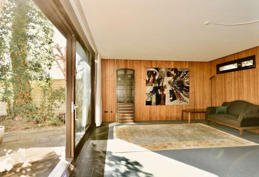 Immobilie in Hohenbrunn - Exklusives Architekten-Einfamilienhaus mit privatem Gartenrefugium & Modernisierungspotenzial - Bild 1