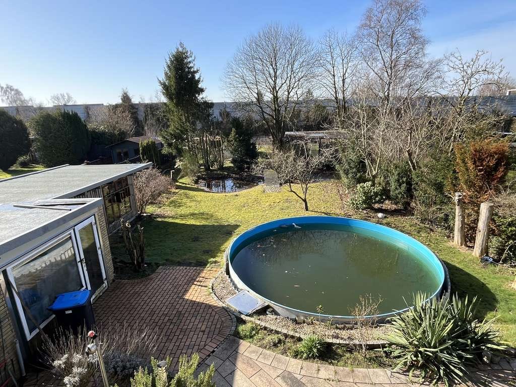 Immobilie in Breitenburg - Einfamilienhaus mit Vollkeller, Pool und attraktivem Außenbereich - Bild 2