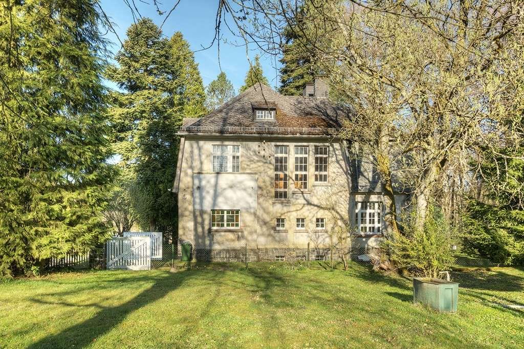 Immobilie in Höhn - Herrschaftliches Haus im Westerwald mit großem Grundstück und viel Privatsphäre ! - Bild 2
