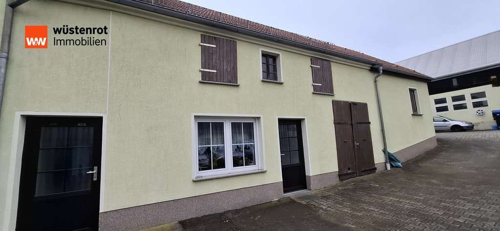 Immobilie in Königsbrück - Wohnhaus mit Nebengelass, Garagen und Verkaufspavillon - Bild 2